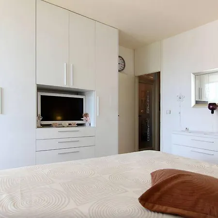 Apartment Bella Split Room photo